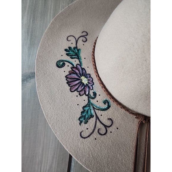 Hand Painted Wool Hat, Kendall&Kylie, OSFM,EUC - Picture 3 of 12